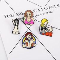 En gros : Pins en métal, pins de personnages de dessins animés américains, pins en émail mignons avec logo de filles sexy, cadeaux souvenirs