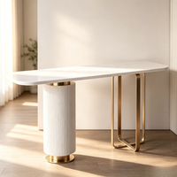 Console de luxe en ardoise blanche avec cadre en métal doré cannelé, meuble d'entrée, buffet moderne minimaliste, décoration de couloir de villa, bureau