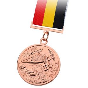 Médaille sportive personnalisée en alliage de zinc plaqué or 3D pour marathon - Product Image 3