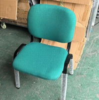Chaises de formation robustes bleues et marron en gros à prix abordable, chaises de conférence empilables en tissu avec cadre métallique personnalisé pour hôtels