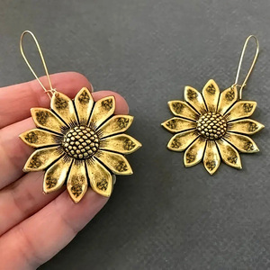 Orecchini vintage a gancio grande da donna, accessori per l'orecchio semplici e alla moda per l'uso quotidiano - Product Image 1