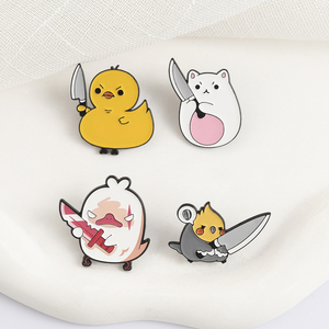 เข็มกลัดเคลือบลายการ์ตูนสัตว์ถือมีด รูปเป็ดโกรธ นกแก้ว แมว  เข็มกลัดโลหะติดเสื้อแจ็คเก็ต  เครื่องประดับ ของขวัญสำหรับเพื่อน - Product Image 3