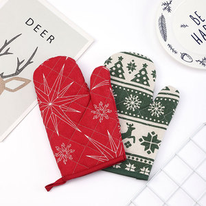 New Christmas decorations, Christmas home and kitchen supplies, <b>microwave</b> oven mitts and heat-resistant mat set. - Product Image 4