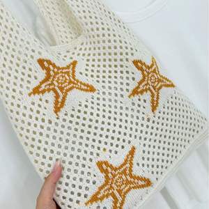 Sac fourre-tout grande capacité au crochet, nouvelle broderie étoile, tricot ajouré, bandoulière, style tendance pour la plage et les voyages, en polyester - Product Image 2
