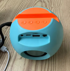 Altavoz Portátil P60 con Iluminación LED RGB, Batería de 800mAh, Compatible con Tarjeta de Memoria, para Uso en Interiores y Exteriores - Product Image 5