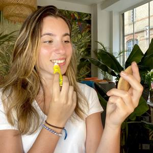 Bálsamo Labial de Plátano de Alta Calidad para Nutrir y Reparar, Fortalece los Labios, 15 ml para Uso Diario - Product Image 4