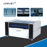 Équipement laser haute performance avec table de travail usinée avec précision et chemin optique strictement calibré pour une découpe ultra-lisse.