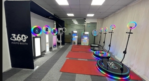 Cabina Fotografica 360° con Piattaforma Rotante, Illuminazione RGB, Compatibile con Fotocamera, Struttura in Metallo, Facile Installazione per Matrimoni - Product Image 3