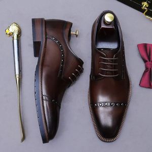 รองเท้าผู้ชายทำมือแบบ Brogue รองเท้าอ็อกซ์ฟอร์ดแบบผูกเชือก ตกแต่งด้วยผ้าแบบ Patchwork กันลื่น สวมใส่สบาย ทนทาน เหมาะสำหรับธุรกิจและงานทางการ ปลายรองเท้าทรงแหลม - Product Image 1