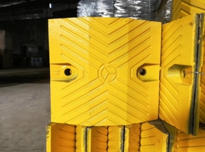 Rampe de sécurité pour allée en fonte jaune et noire avec une excellente capacité de charge – Caractéristique de sécurité routière - Product Image 4
