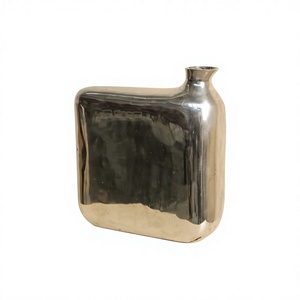 Luxury Flower Pot Handmade Modern Design Gold Color Metal Vases <b>Hand</b> <b>Cast</b> Technique Tabletop Display Flower Vase Wedding Decor - Product Image 1
