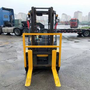 Chariot élévateur diesel Komatsu 3T d'occasion, 4 roues, garantie 1 an, utilisation extérieure portable, vente chaude - Product Image 3