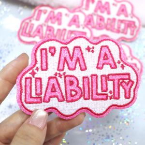 Patch Y2K Cloud <span class=keywords><strong>3</strong></span>" con Ricamo Glitterato 'I'm a Liability' Personalizzato con Citazioni Divertenti per Borse Cosmetiche e Cappelli - Product Image 5