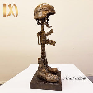 Statue de <span class=keywords><strong>soldat</strong></span> en bronze avec casque, fusil et <span class=keywords><strong>bottes</strong></span>, sculpture commémorative militaire - Product Image 1