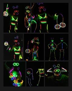 Lot de 50 bâtons fluorescents lumineux pour enfants, bâtons colorés pour soirées, éclairage nocturne éblouissant - Product Image 5