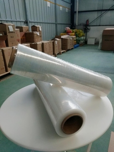 High Quality Custom Color Stretch Film Color/Colored Hand Stretch Wrapping Film - Product Image 3