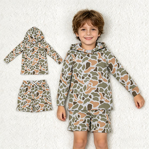 Conjuntos de Ropa para Niños al por Mayor, Camiseta con Capucha y Pantalones Cortos con Estampado de Camuflaje RTS, Estilo Casual, para Primavera y Otoño - Product Image 1