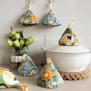 Couvre-casserole triangulaire de style rustique avec motif floral, en toile de coton isolante thermiquement, pour la poignée des casseroles - Product Image 2