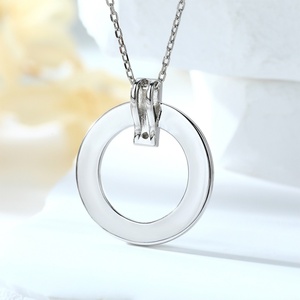 Collar con Colgante de Circonita Moderno Chapado en Rodio de Plata 925 con Cadena de Eslabones para Mujer - Regalo de Boda - Product Image 3
