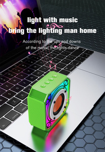 TWS Stereo <span class=keywords><strong>BT</strong></span> Mech thiết kế bluetooths 5 Wát xách tay không dây RGB Mini loa chơi game - Product Image 4