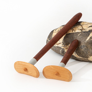 Planche de Gua Sha en bois Fan Yu à long manche pour le grattage du dos et le débloquage des méridiens, usage domestique - Product Image 1