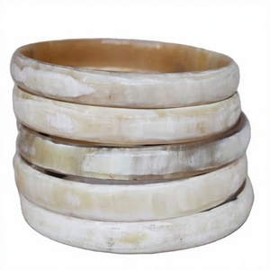 Pulseras de Cuerno Hechas a Mano, Modernas, Personalizadas y Ecológicas con Diamante como Piedra Principal, Juego de Brazaletes de Cuerno de Búfalo Natural Oscuro - Product Image 1