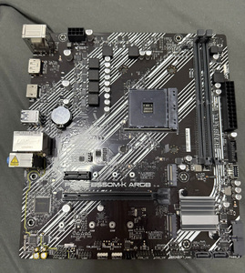 Carte mère gaming B550M-K Socket AM4 4xDDR4 DIMM d'occasion, compatible avec les processeurs de bureau des séries 5000G, 5000 et 4000G B550M-K - Product Image 1