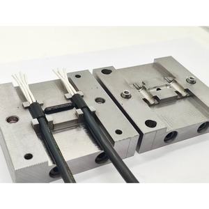 Conception de moules basse pression sur mesure pour les applications d'overmoulage de capteurs et de circuits imprimés - Product Image 2