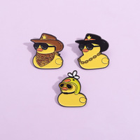 Casque créatif Cowboy jaune canard épinglette en alliage de zinc émail dur Badge plaqué or de haute qualité conception personnalisée pour les épingles