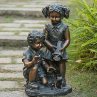 Statue en bronze grandeur nature d'un garçon et d'une fille lisant sur un banc, décoration extérieure pour parc, jardin, campus, sculpture en métal coulé d'enfants lisant
