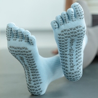 FF4834 Chaussettes de sport en coton antidérapantes à cinq orteils avec poignées Logo personnalisé Cadeau Femmes Ballet Yoga Pilates Chaussettes antidérapantes