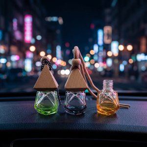 Diffuseur d'air pour voiture en verre en forme de diamant de 6 ml avec bouchon en bois et cordon suspendu - Product Image 2