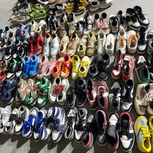 Chaussures d'occasion pour hommes, chaussures de sport d'occasion, baskets de marque internationales de seconde <span class=keywords><strong>main</strong></span>, chaussures de style basketball pour homme, vente en gros par balle - Product Image 2