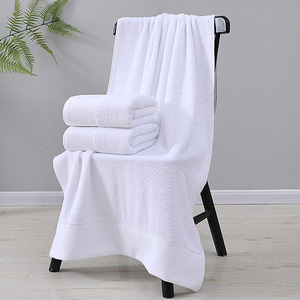 Serviettes de bain extra absorbantes pour hôtels, salons de beauté, spas et maisons d'hôtes - Blanc uni, option logo personnalisé - Product Image 3
