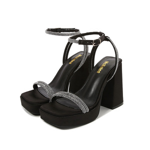 Nouvelles sandales à talons noires à perles pour femmes 2026 - Tendance pour modèles européennes - Tongs surdimensionnées - Product Image 4