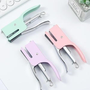 Agrafeuse manuelle colorée, <span class=keywords><strong>outil</strong></span> de reliure durable <span class=keywords><strong>pour</strong></span> perforatrices, idéale <span class=keywords><strong>pour</strong></span> les fleuristes et la création de cadeaux floraux - Product Image 6