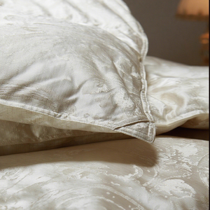 لحاف بالأسفل مصنوع من القطن الأبيض الناعم للغاية لفندق منفوش يسمح بمرور الهواء طوال الموسم لحاف مخفض عالي الجودة - Product Image 6