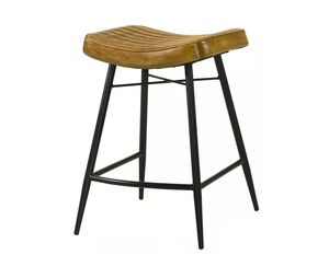 Fauteuil en cuir de luxe avec dossier haut et rembourrage doux pour un salon et un bureau élégants - Product Image 4