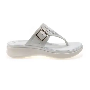 Nieuwe Stijl Ontwerp Geëxporteerd Goede Kwaliteit Outdoor Flats Casual Laser Grote Gespen Comfort Sandalen Slides Slippers Vrouwen Slippers