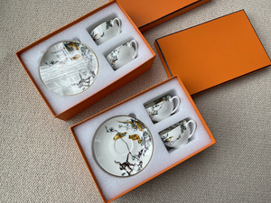 Hot Sale Nordic Luxury Restaurant <b>Dinner</b> Plates <b>Set</b> Customizable <b>White</b> and Blue Porcelain with Gift Box - Product Image 3