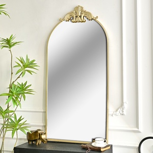 Espejo Decorativo de Pared con Marco Metálico Arqueado en Color Dorado para Sala de Estar - Product Image 2