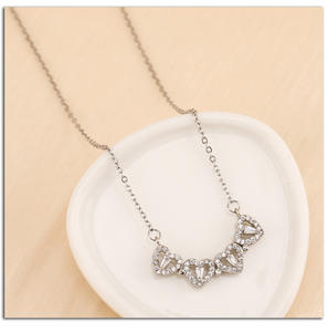 Venta al por mayor de otras prendas de vestir: Colgante de corazón plegable de moda con dos formas de uso, incrustado con circonita, joyería de la suerte para mujer y niña. - Product Image 4