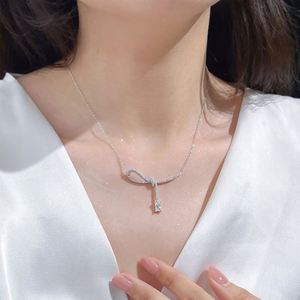 สร้อยคอเงินแท้ 925 ดีไซน์โบว์ประดับเพชรซิคอเนีย 5A รุ่น Dylam Elegance High Jewel ไม่ลอก ไม่ดำ สำหรับงานแต่งงานและงานเลี้ยง - Product Image 4