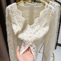 Cardigan en dentelle florale pour femme, à manches longues, col en V ondulé, simple boutonnage, avec micro-velours et bords légèrement translucides