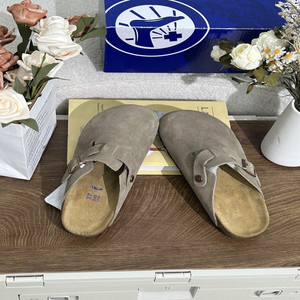 Sandales en liège de haute qualité en cuir de vachette de <span class=keywords><strong>style</strong></span> Birken OEM/ODM Sandales de plage confortables pour femmes Commande en gros de pantoufles de plage pour hommes - Product Image 1