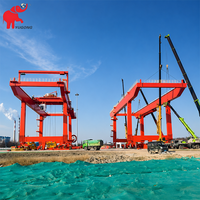 Grue portuaire à portique pour la manutention de conteneurs de 20, 40 et 45 pieds, et de conteneurs maritimes de 40, 45 et 40,5 tonnes, pour la zone de transport