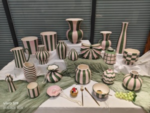 <span class=keywords><strong>Vaso</strong></span> di <span class=keywords><strong>ceramica</strong></span> a righe dipinto a mano <span class=keywords><strong>vaso</strong></span> di fiori <span class=keywords><strong>rosso</strong></span> elegante decorazione per la casa arte <span class=keywords><strong>ceramica</strong></span> <span class=keywords><strong>vaso</strong></span> per matrimonio e anniversario - Product Image 5