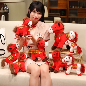 Mascotte de l'Année du <span class=keywords><strong>Cheval</strong></span> 2026 – Peluche Super Douce Créative « Devenez Riche Immédiatement » – Petit Cadeau pour Événements et Réunions Annuelles - Product Image 1