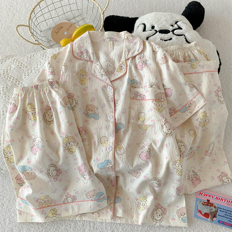 Animaux de dessin animé blancs et roses