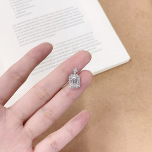 Pendentif unisexe en diamant de laboratoire platine taille émeraude certifié IGI avec pierres latérales, délicat breloque flacon de <span class=keywords><strong>parfum</strong></span> - Product Image 4